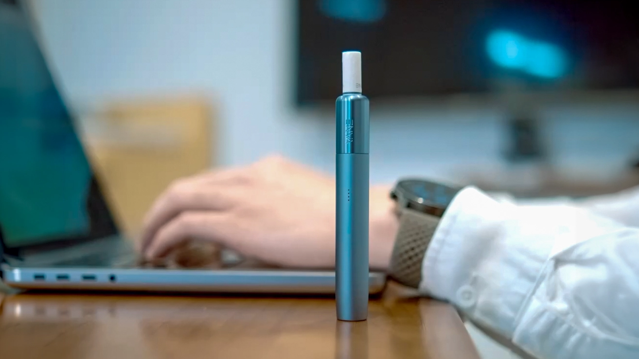 Electronic cigarette with 3D rendering 9:16